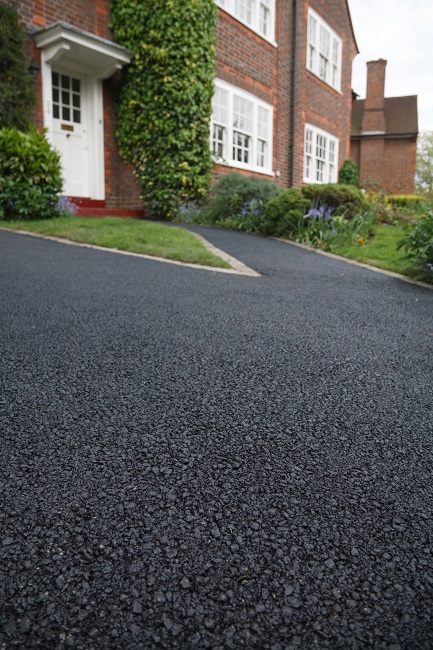 5 Tips for Choosing the Right Asphalt Contractor